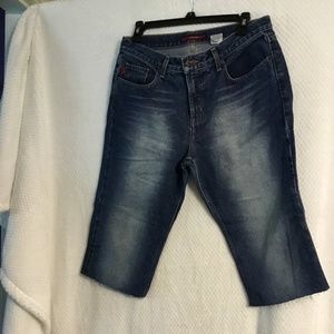 Women’s cut off jean capri